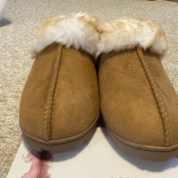 Jessica Simpson Faux Fur Lined Memory Foam Slippers - Picture 2 of 11